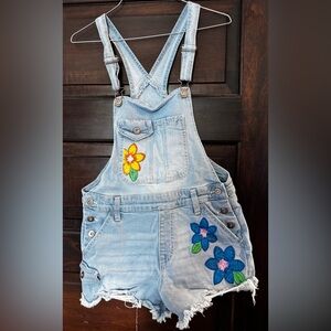 No Boundaries denim short distressed embroidered floral overalls MEDIUM 7-9